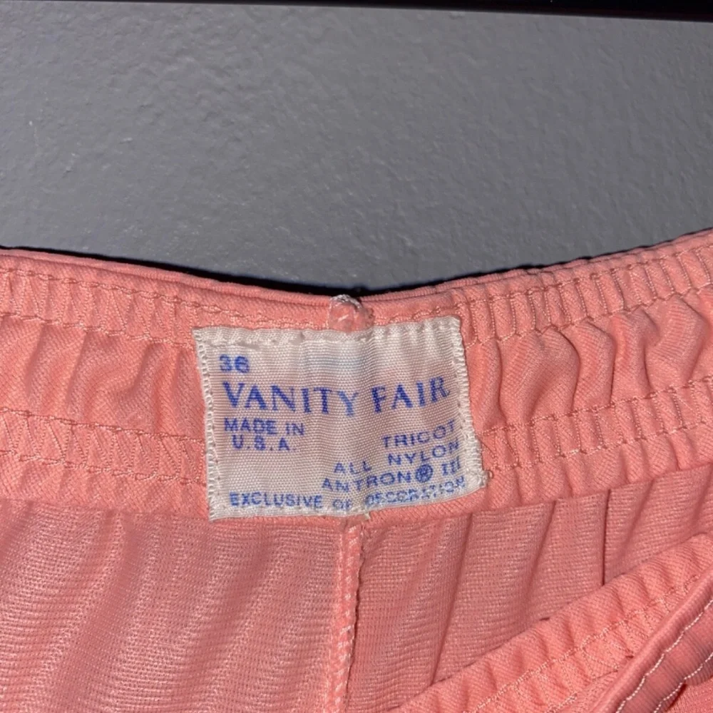 Vintage VANITY FAIR Coral Peach Pajama Set Size Small? Pajamas See Measurements